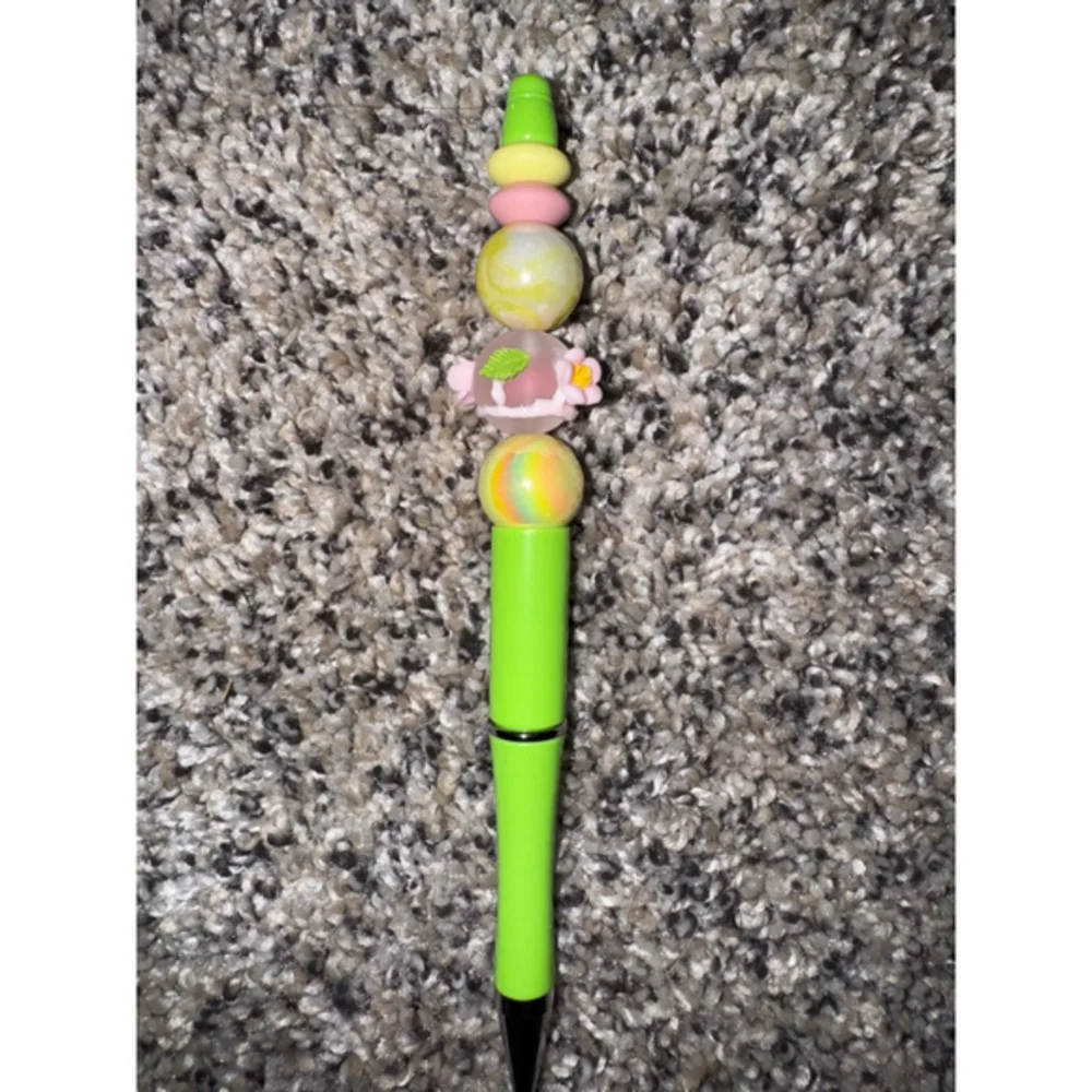 Green Beaded Pen | Aesthetic Desk Accessory | Cute Pen - Picture 2 of 3